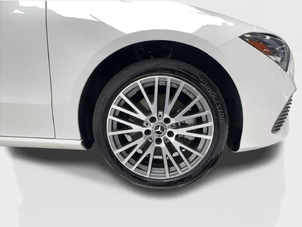 Mercedes-Benz CLA photo 16