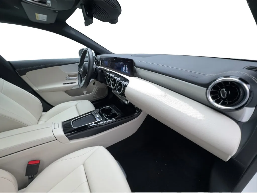 Mercedes-Benz CLA photo 37