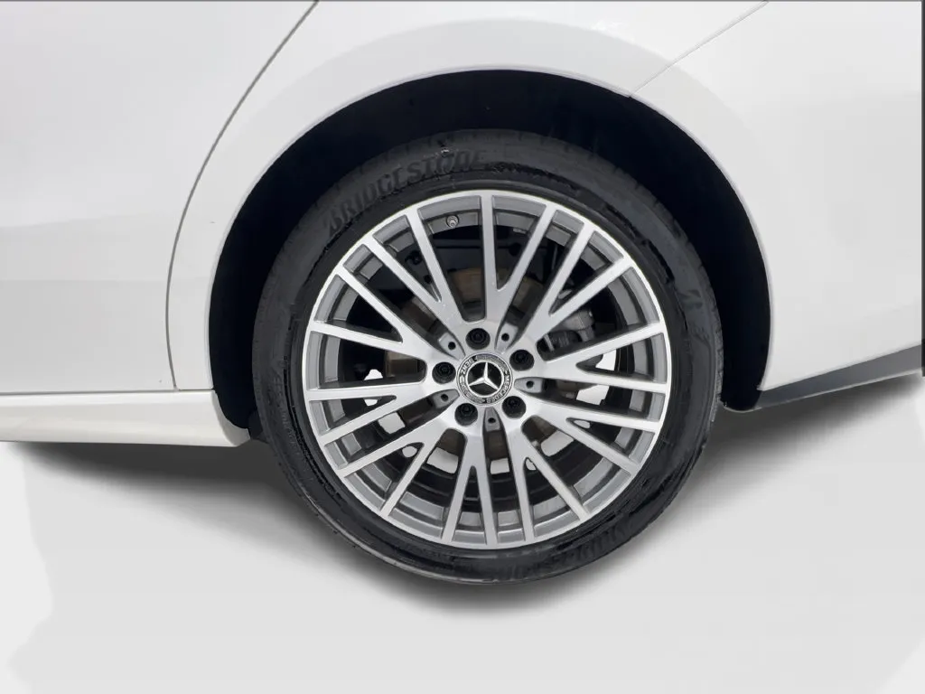 Mercedes-Benz CLA photo 14