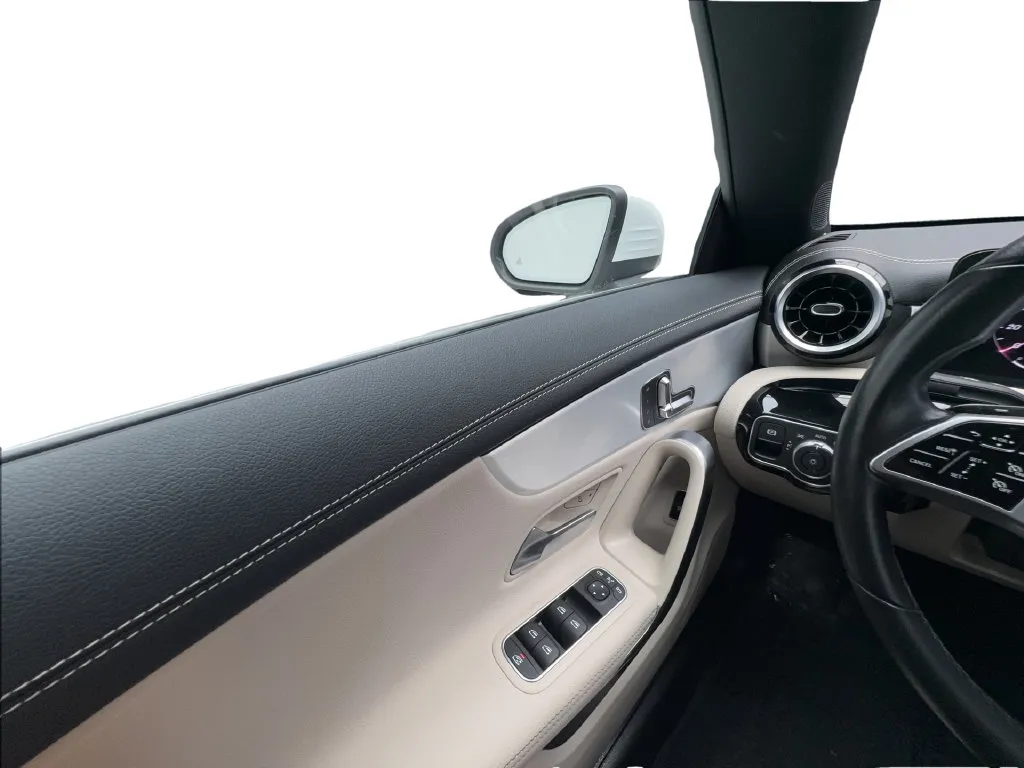 Mercedes-Benz CLA photo 40