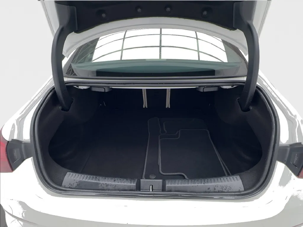 Mercedes-Benz CLA photo 18