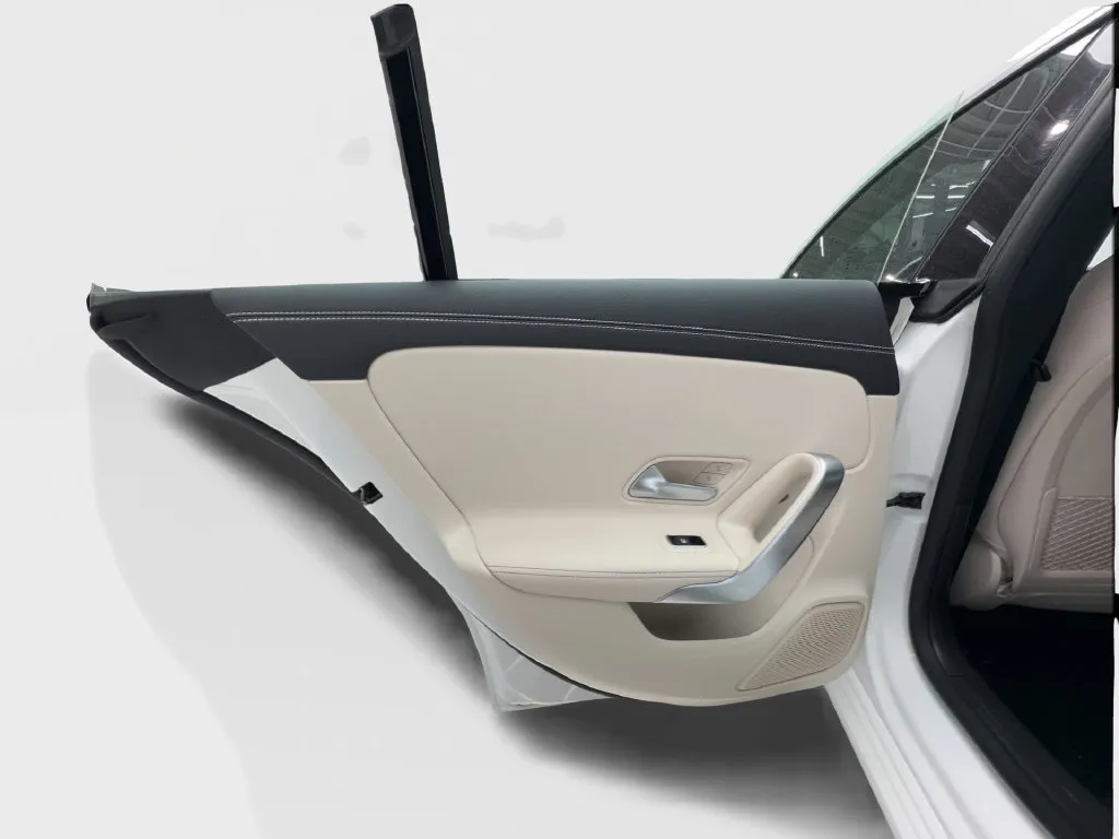 Mercedes-Benz CLA photo 32