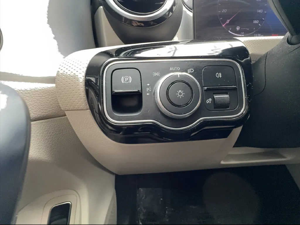 Mercedes-Benz CLA photo 43