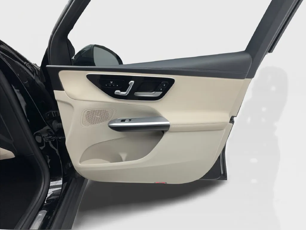 Mercedes-Benz GLC photo 34