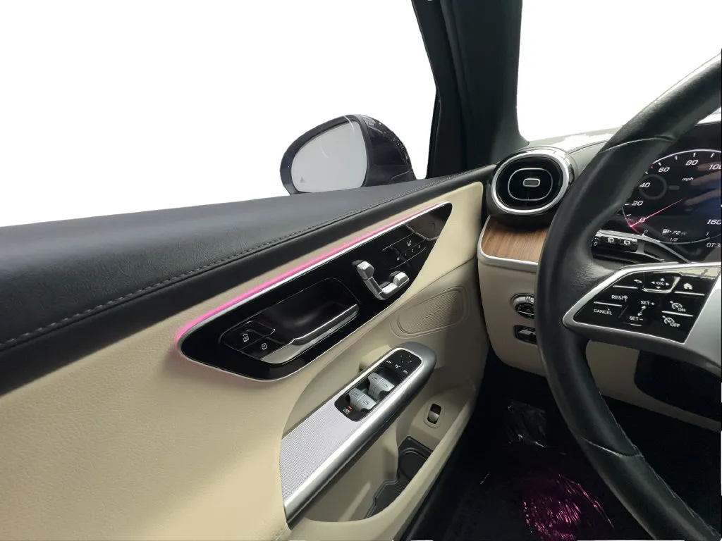 Mercedes-Benz GLC photo 40