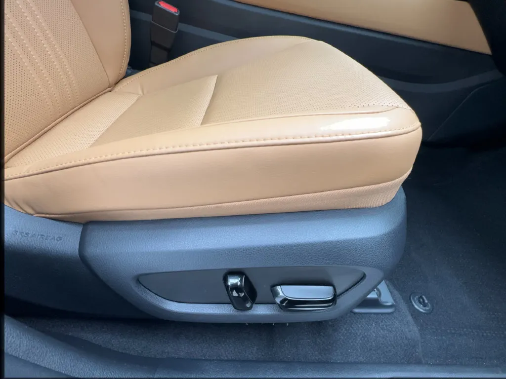 Lexus NX photo 35