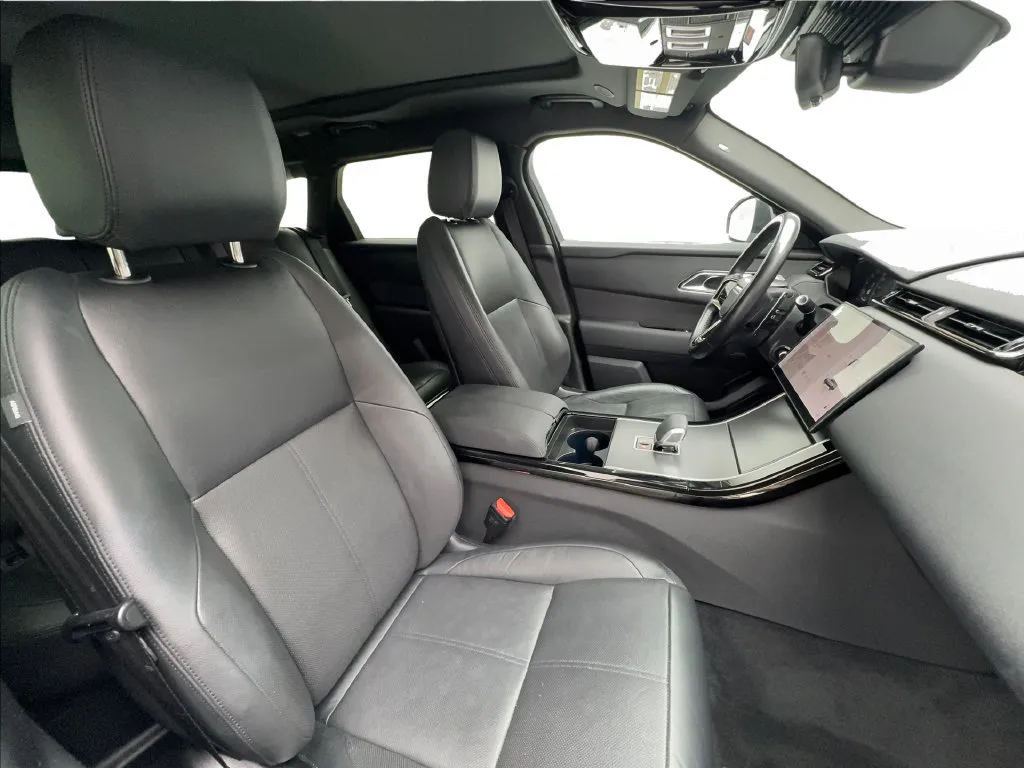 Land Rover Range Rover Velar photo 37