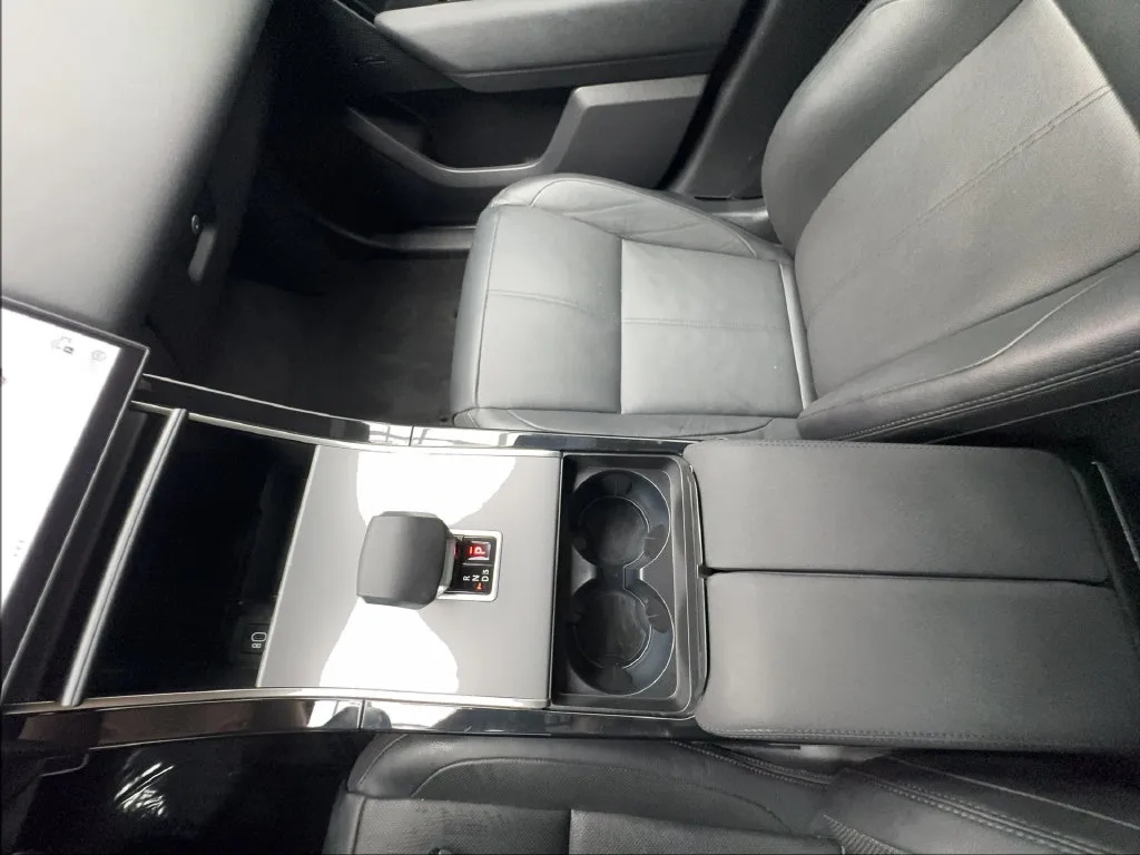 Land Rover Range Rover Velar photo 47