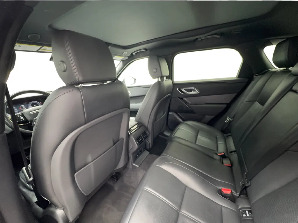 Land Rover Range Rover Velar photo 32