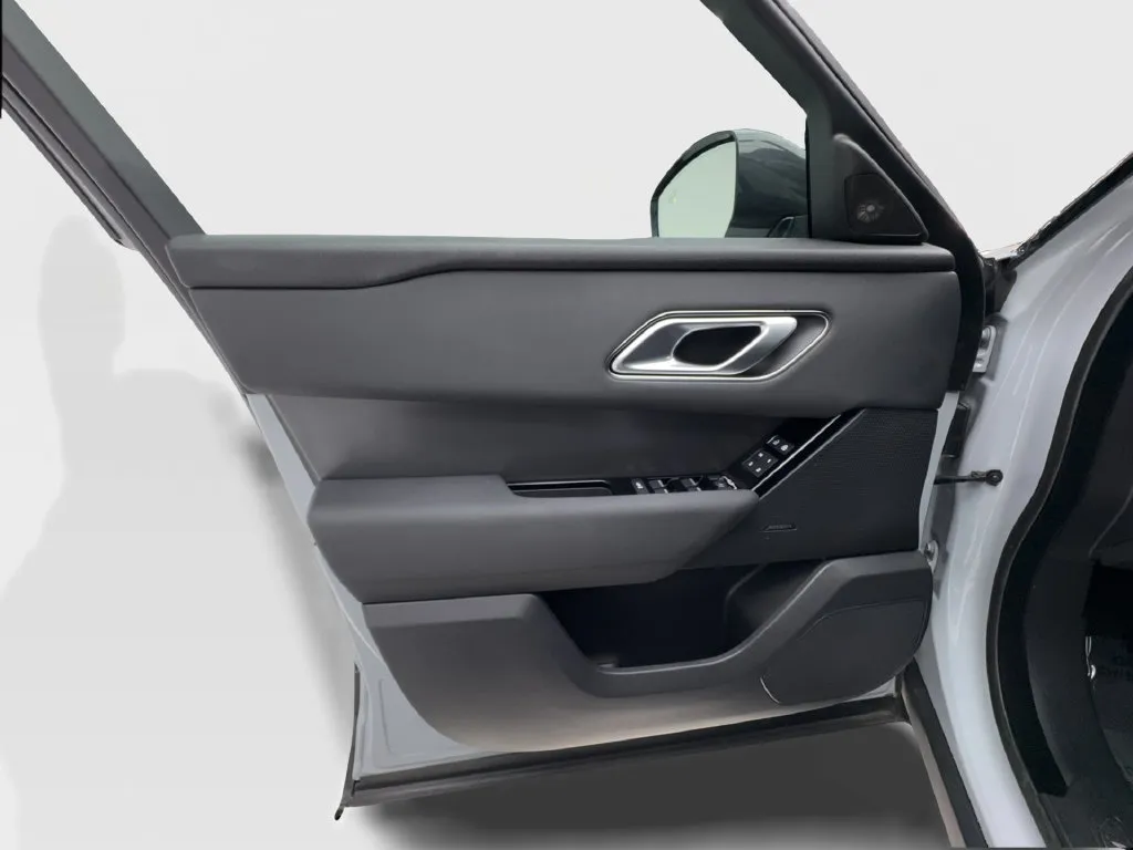 Land Rover Range Rover Velar photo 29