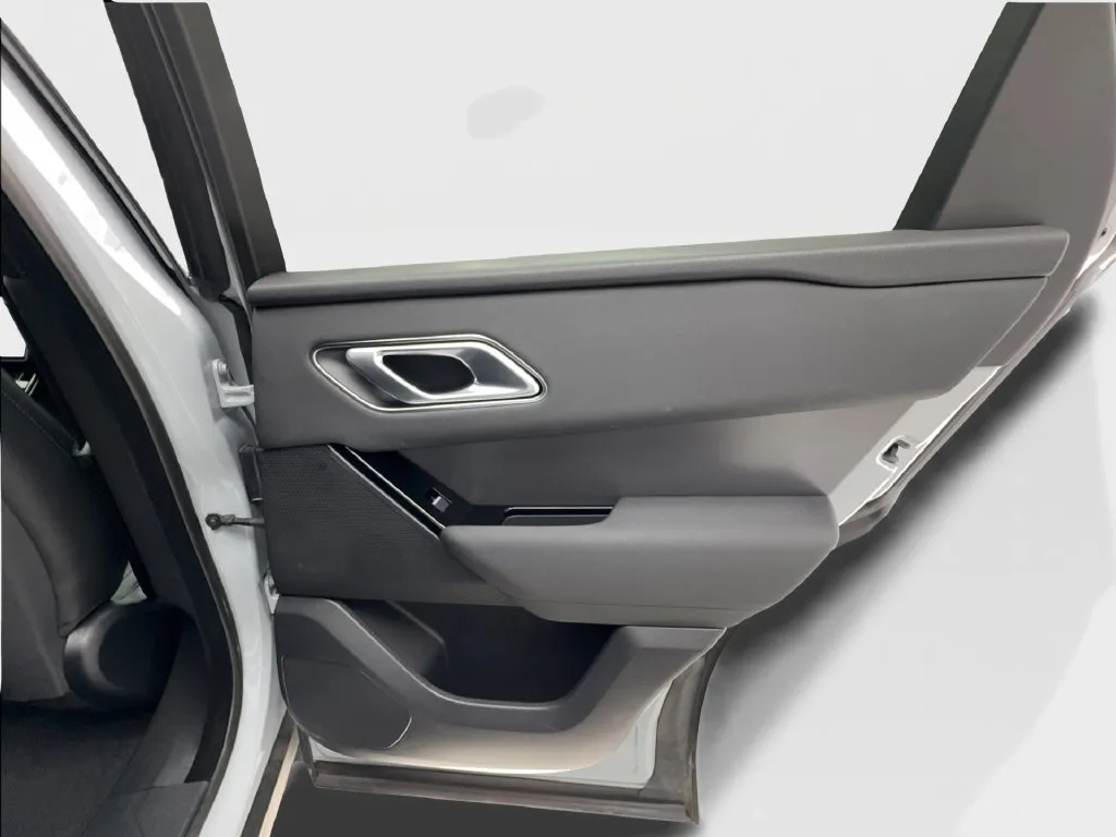 Land Rover Range Rover Velar photo 36