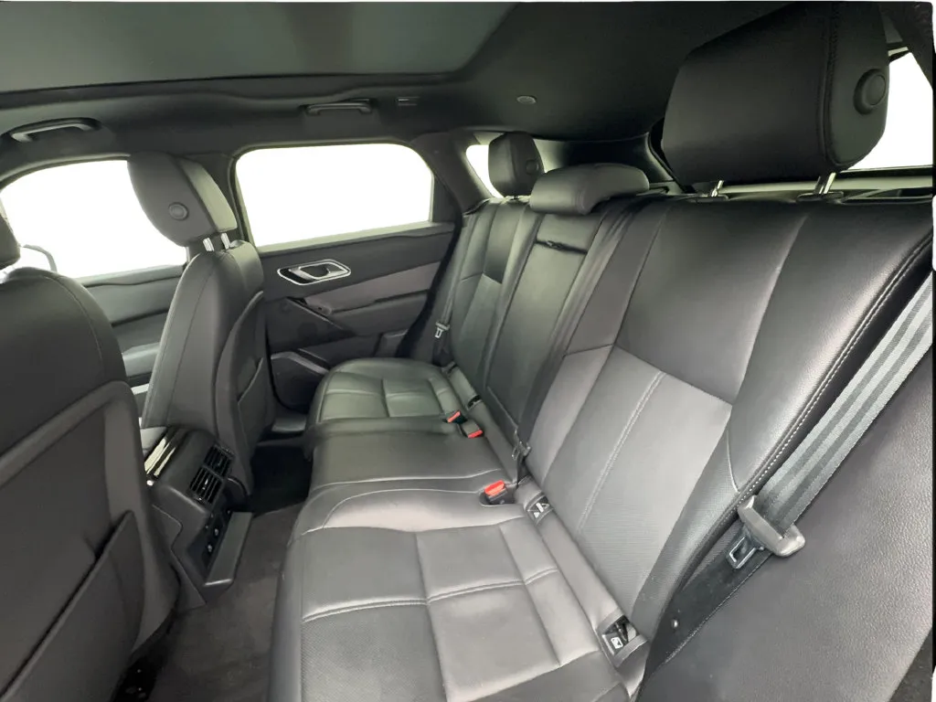 Land Rover Range Rover Velar photo 30