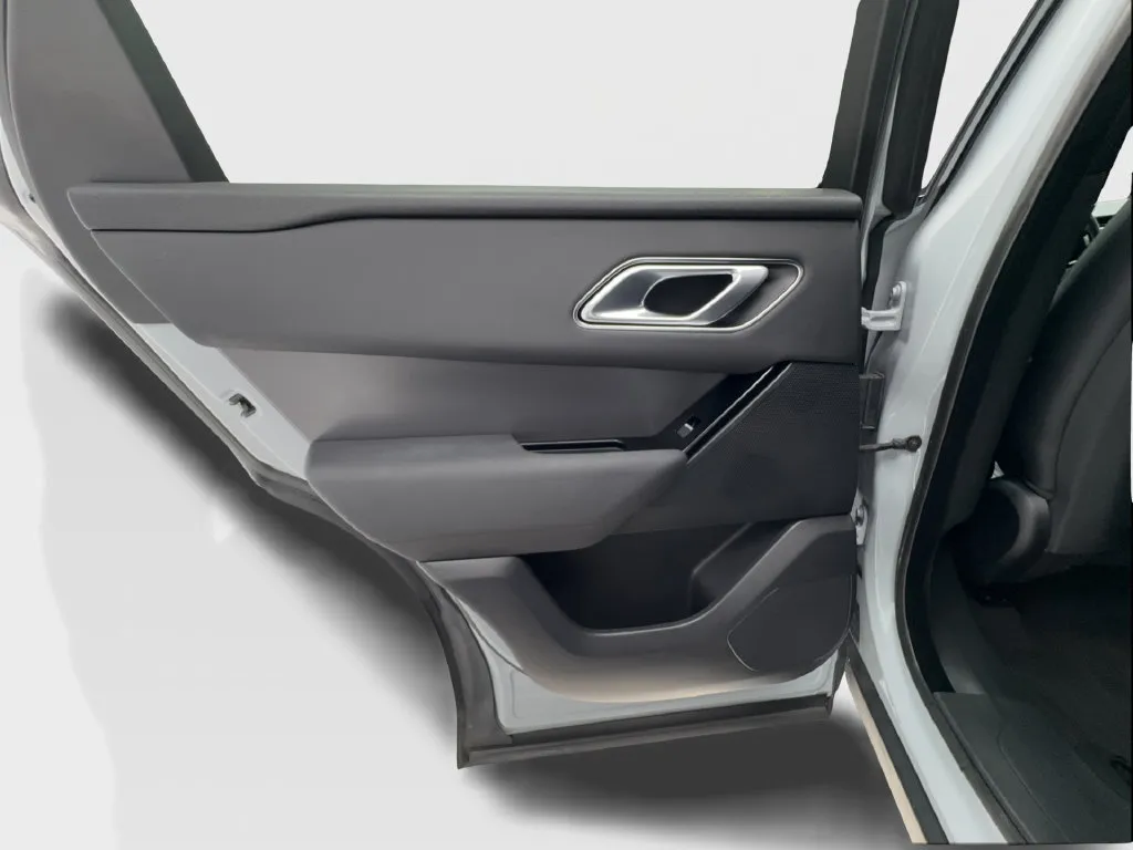 Land Rover Range Rover Velar photo 33