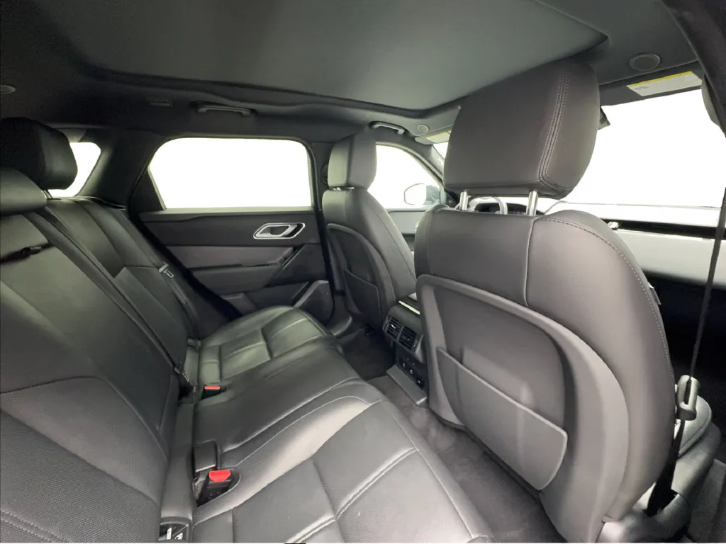 Land Rover Range Rover Velar photo 35