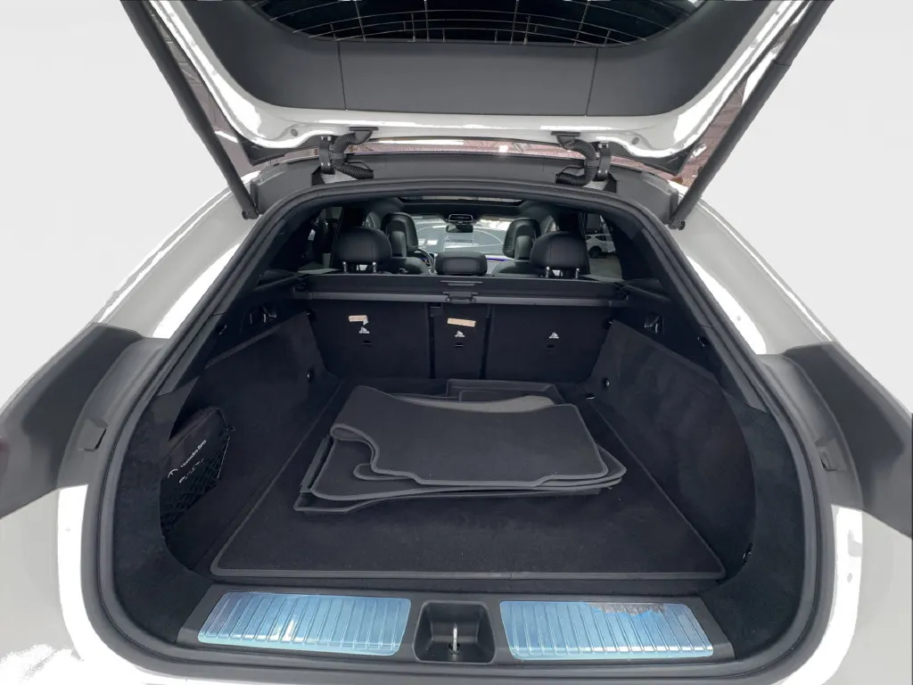 Mercedes-Benz EQE photo 18