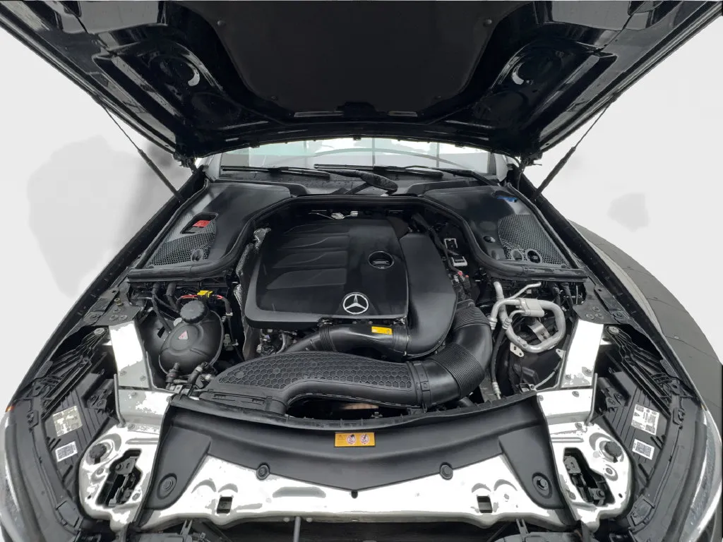 Mercedes-Benz E-Class photo 19