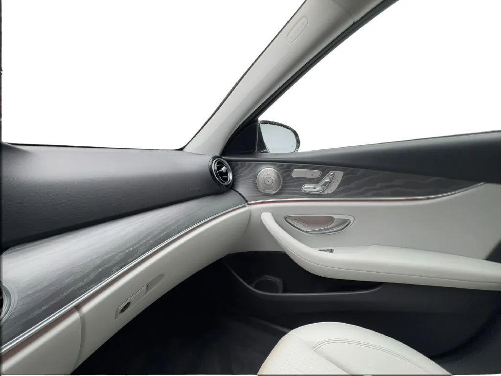 Mercedes-Benz E-Class photo 40