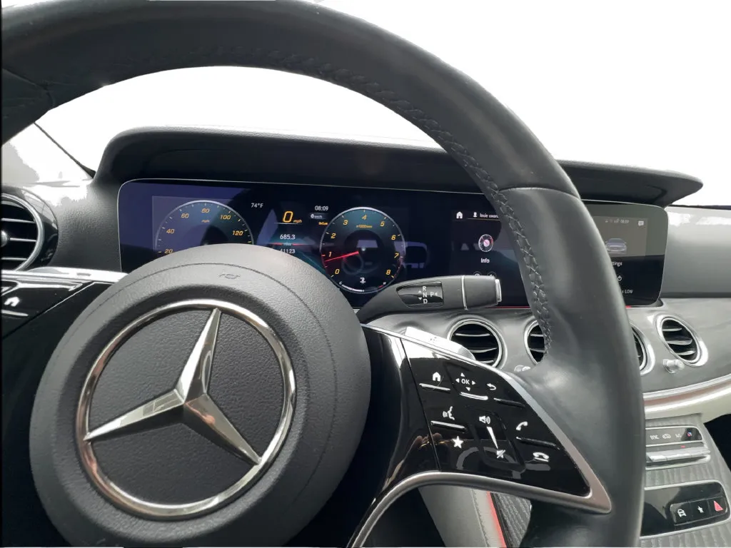 Mercedes-Benz E-Class photo 44