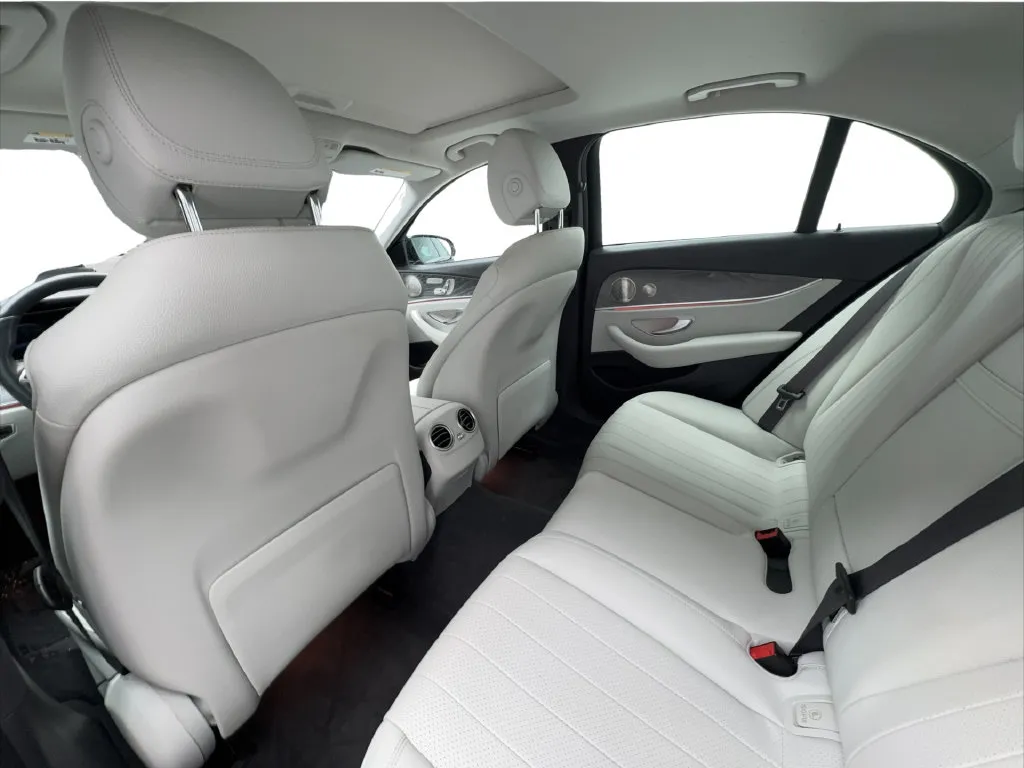 Mercedes-Benz E-Class photo 29