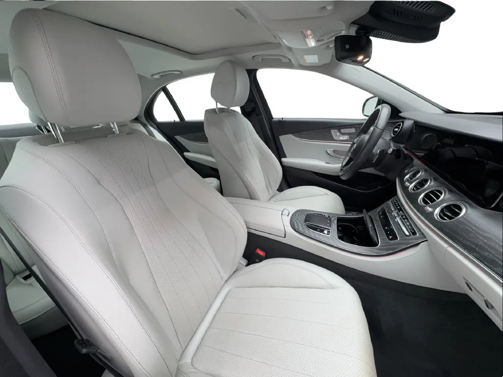 Mercedes-Benz E-Class photo 35