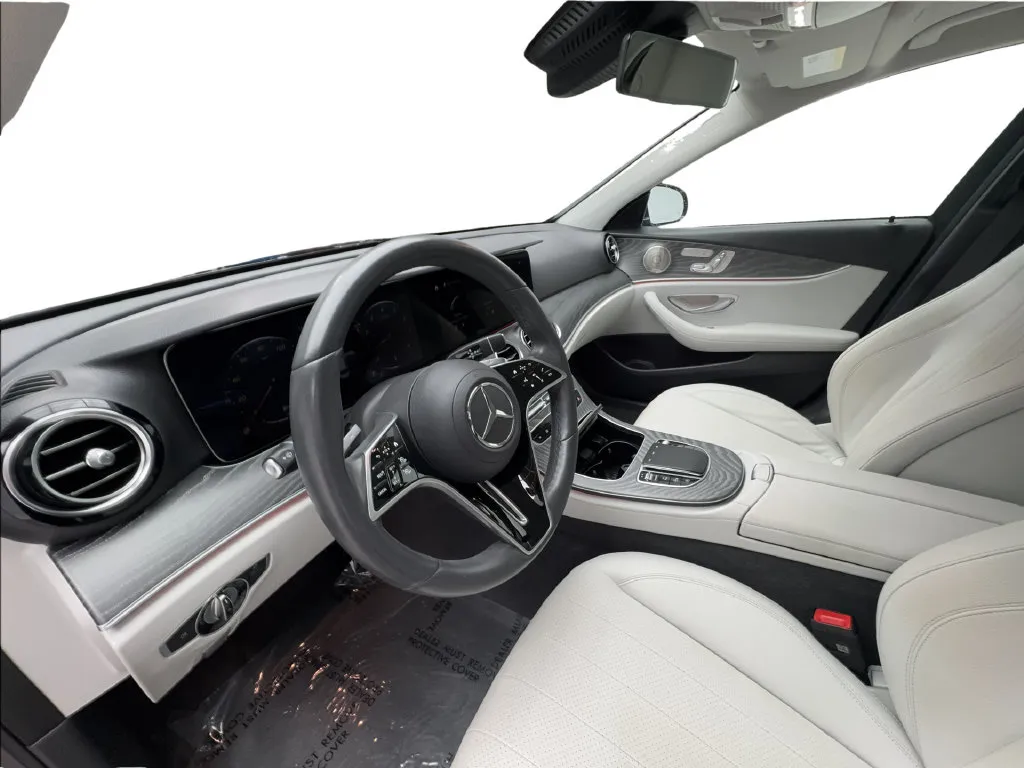 Mercedes-Benz E-Class photo 26