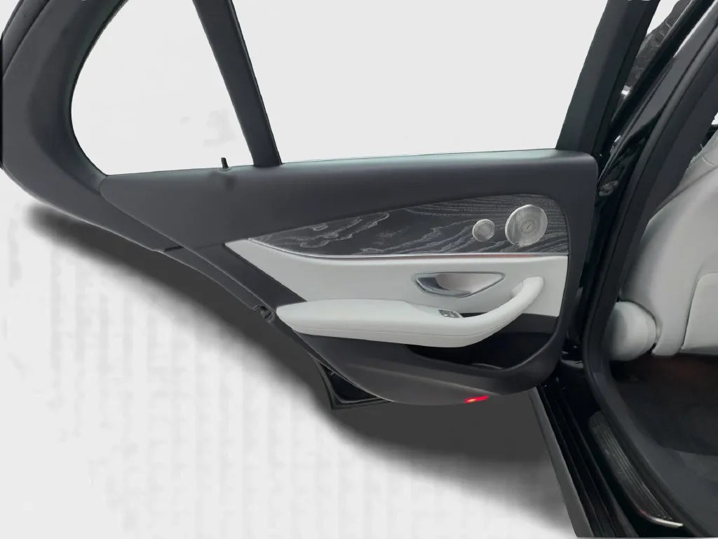 Mercedes-Benz E-Class photo 30