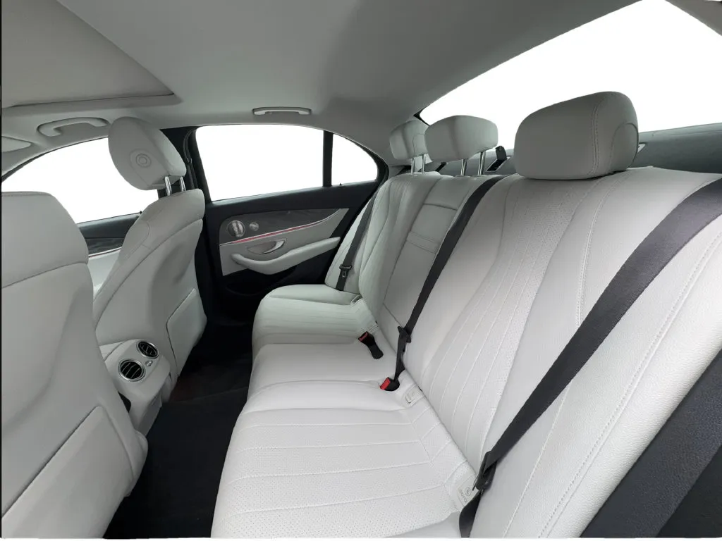 Mercedes-Benz E-Class photo 28