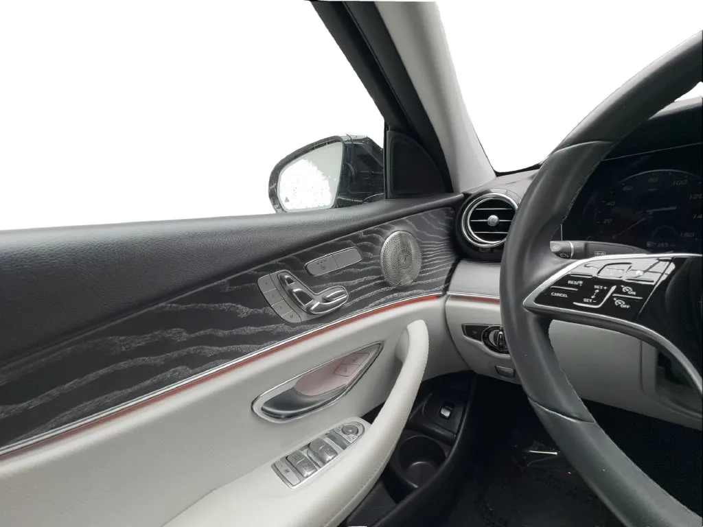 Mercedes-Benz E-Class photo 39