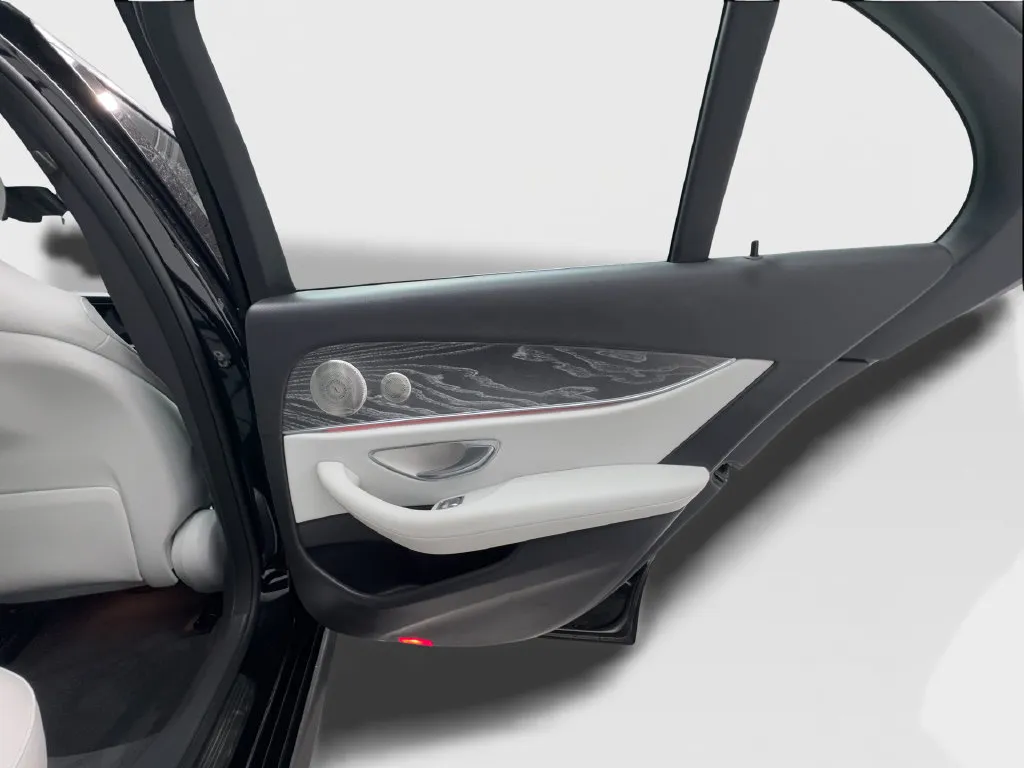 Mercedes-Benz E-Class photo 34