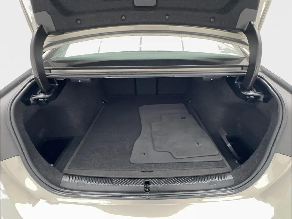 BMW 5 Series photo 19
