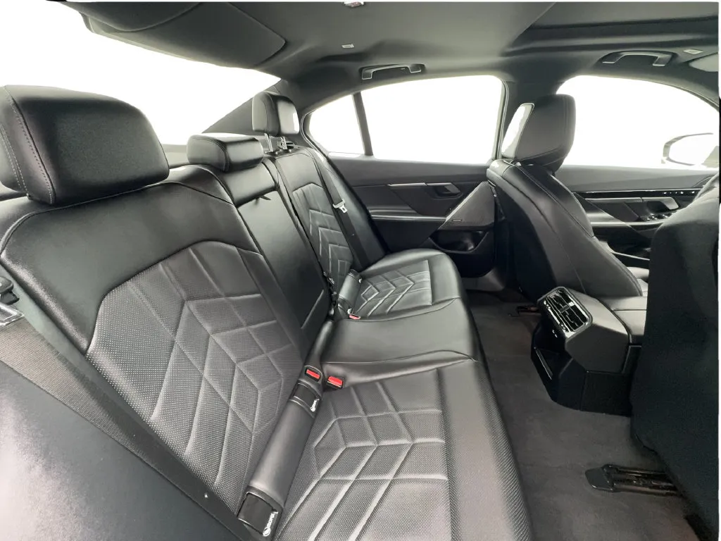 BMW 5 Series photo 36