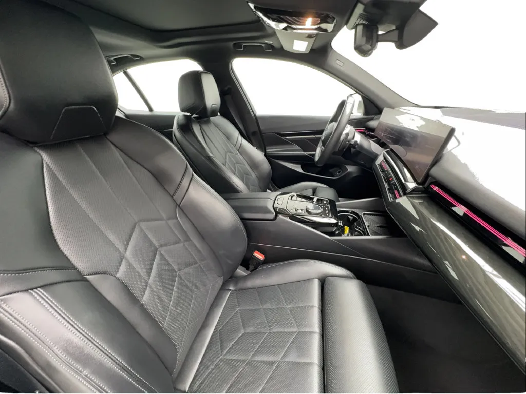 BMW 5 Series photo 40