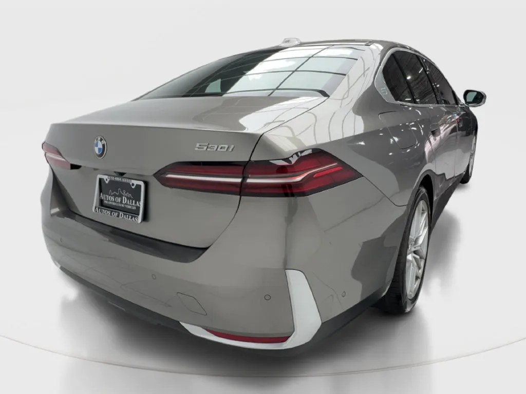 BMW 5 Series photo 11