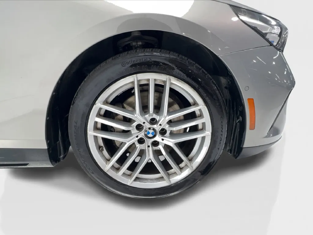 BMW 5 Series photo 18