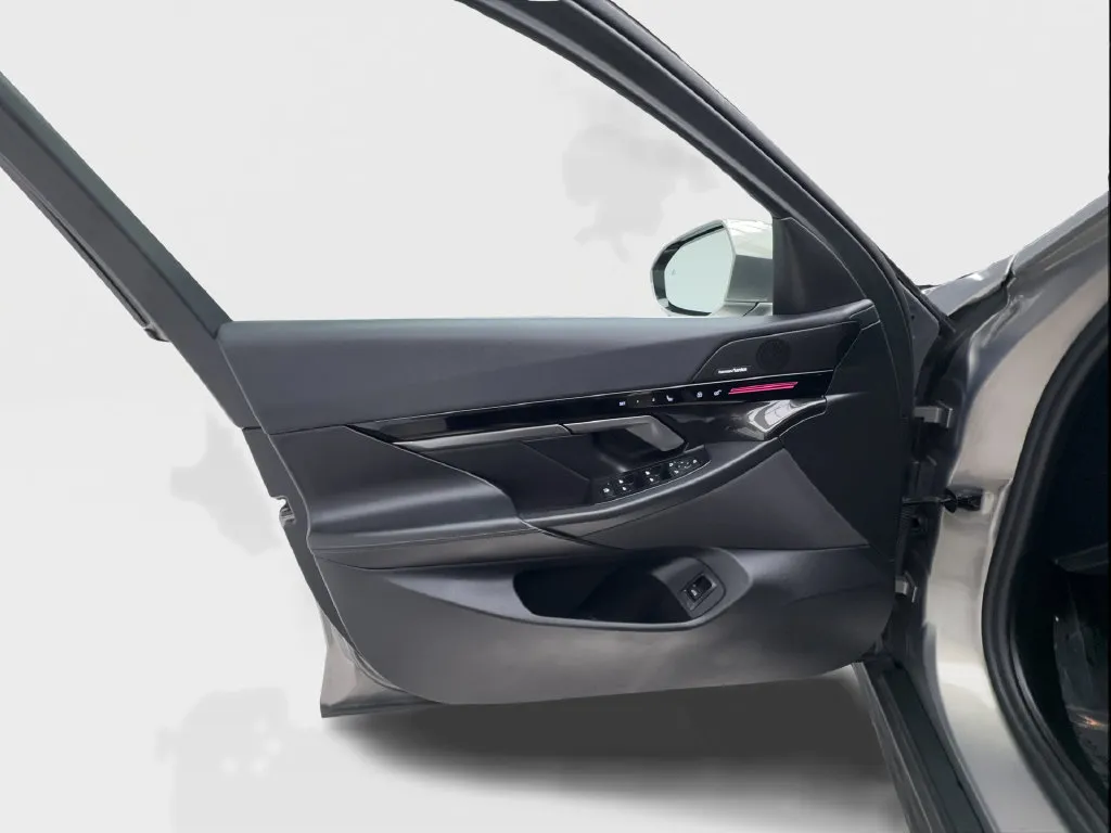 BMW 5 Series photo 32
