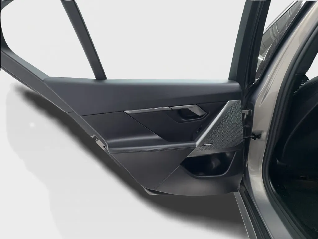 BMW 5 Series photo 35