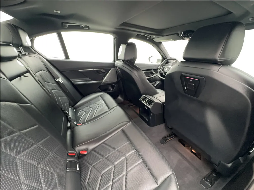 BMW 5 Series photo 37