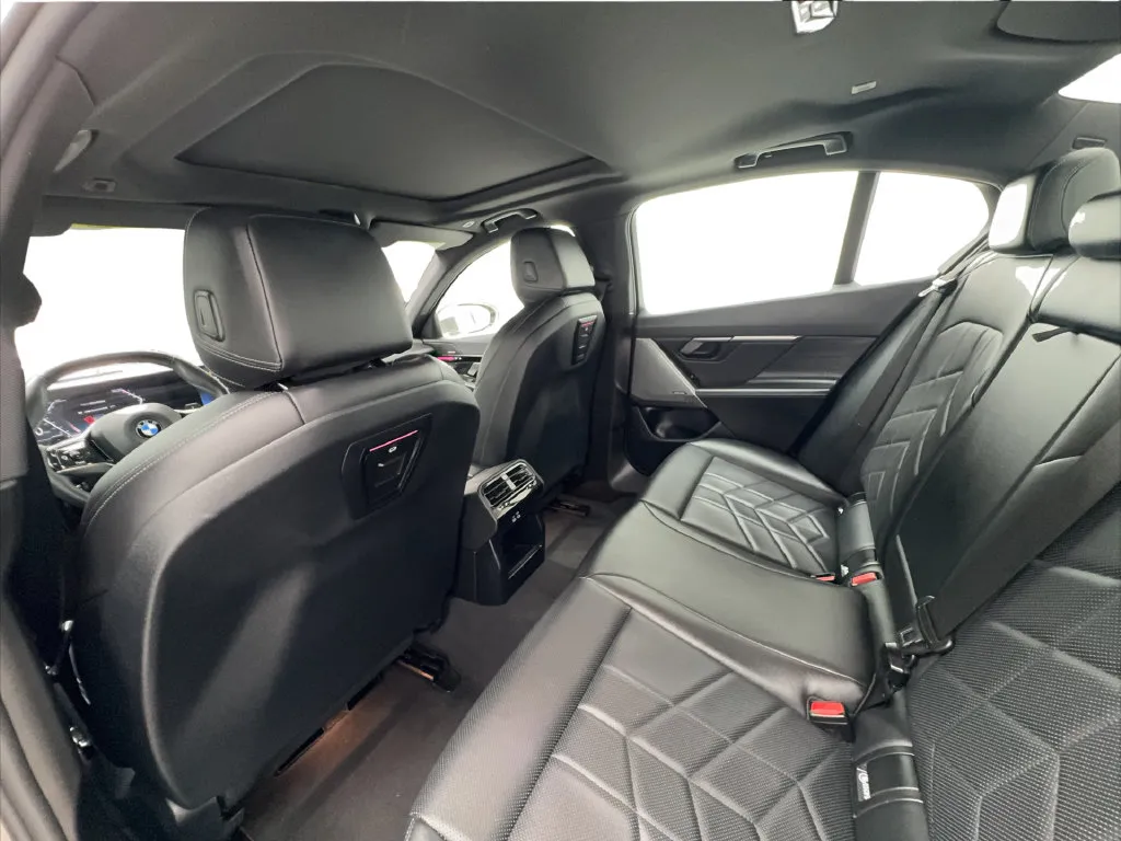 BMW 5 Series photo 34