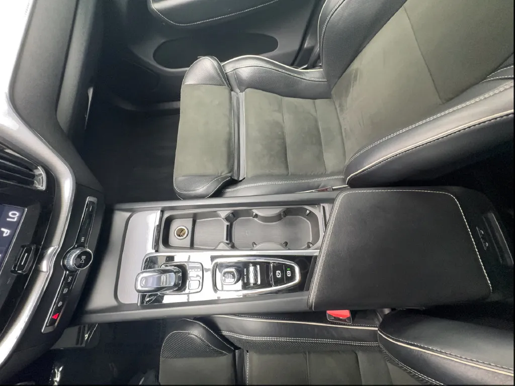 Volvo XC60 photo 45