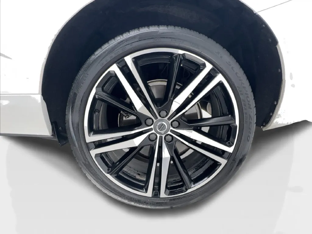 Volvo XC60 photo 15