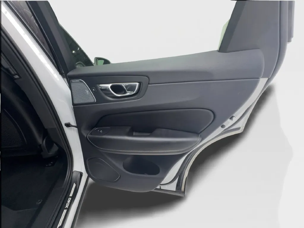 Volvo XC60 photo 30