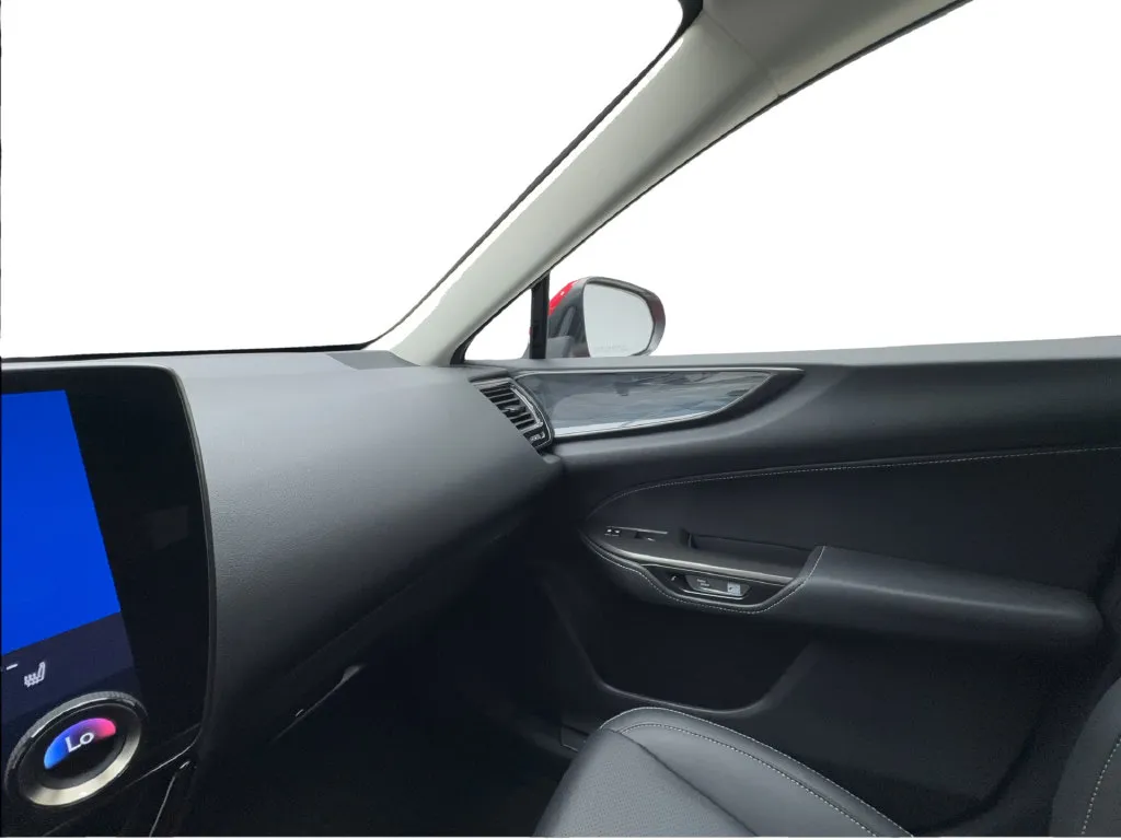 Lexus NX photo 40