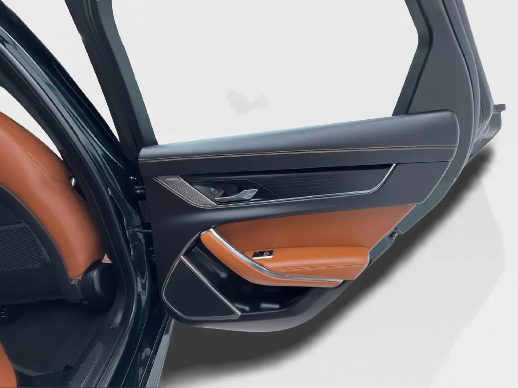 Jaguar XF photo 32