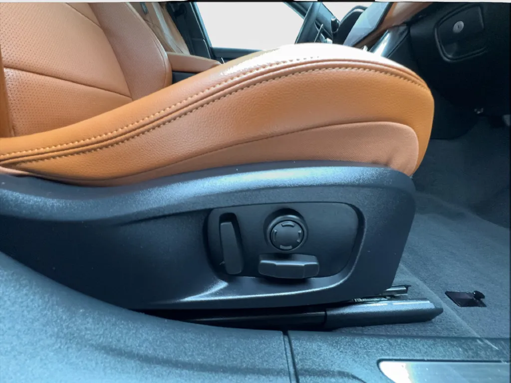 Jaguar XF photo 36
