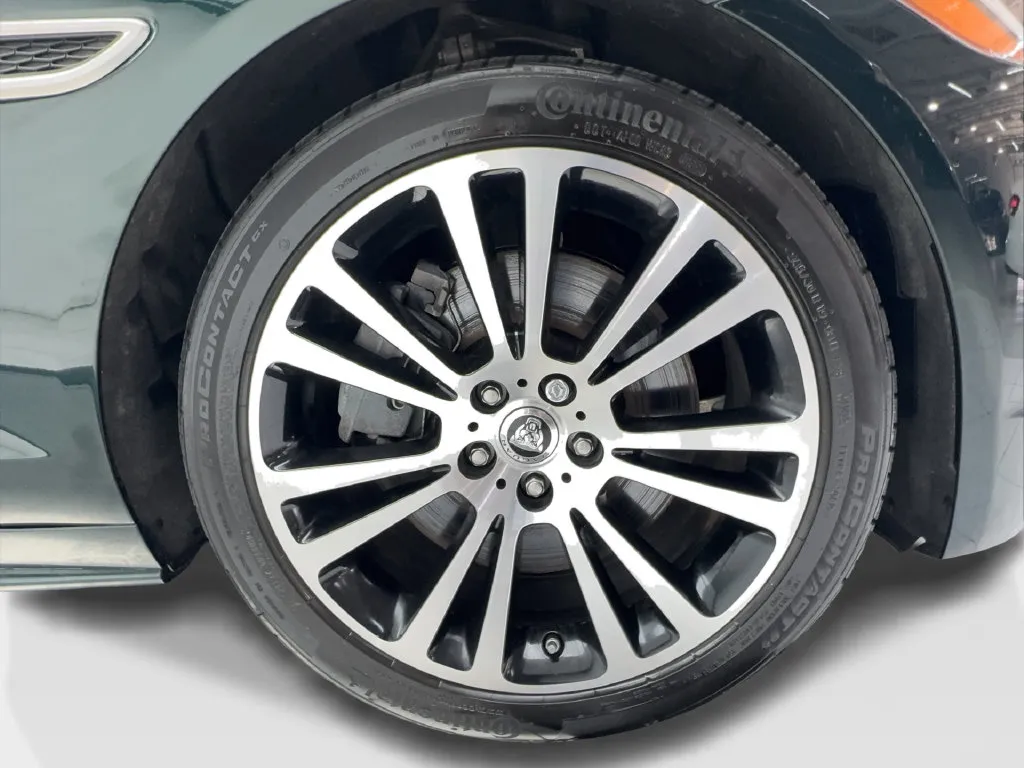 Jaguar XF photo 19