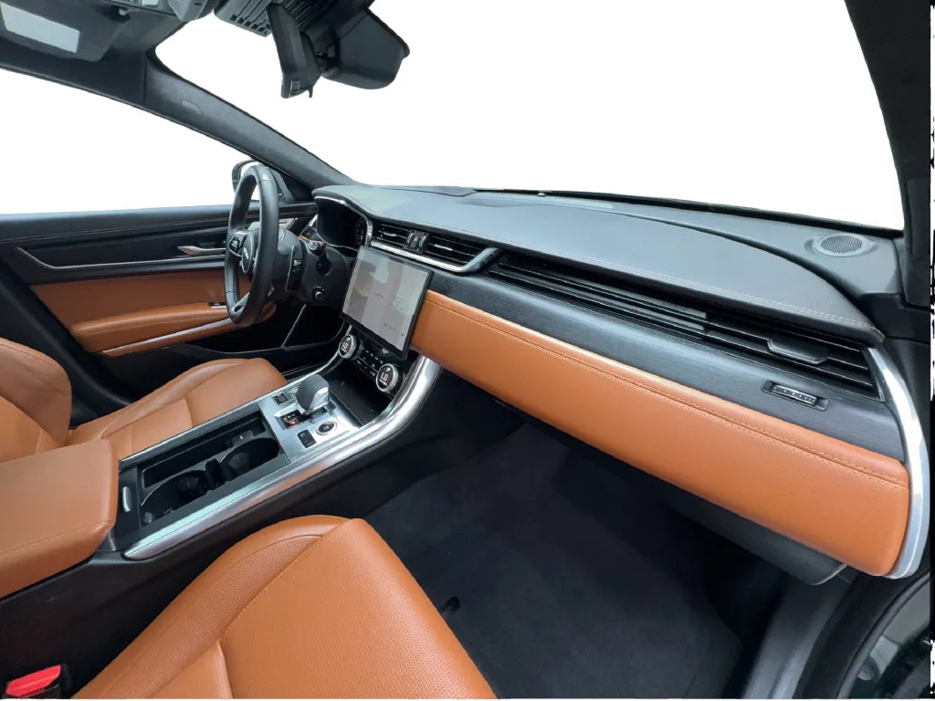 Jaguar XF photo 34