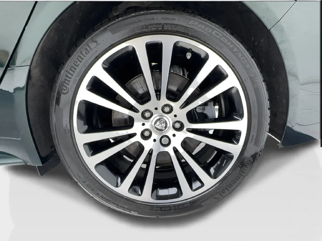 Jaguar XF photo 16
