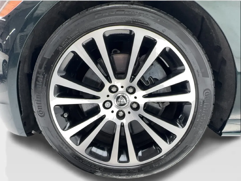 Jaguar XF photo 15