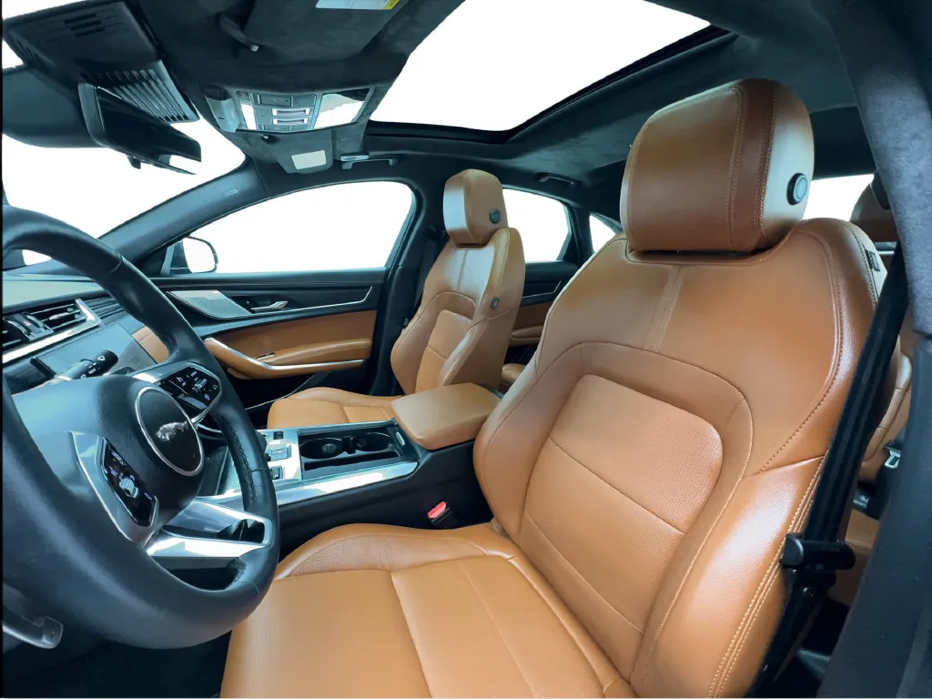 Jaguar XF photo 20