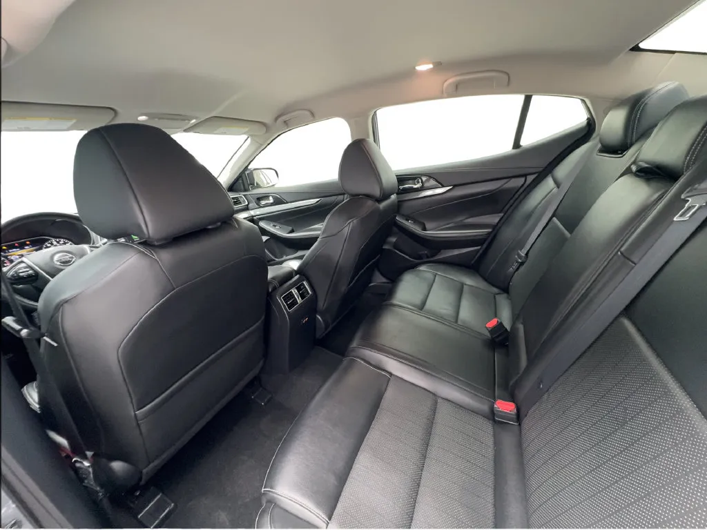Nissan Maxima photo 32